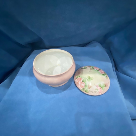 Vintage, ceramic hand painted, 3 piece vanity set. - Picture 14 of 15